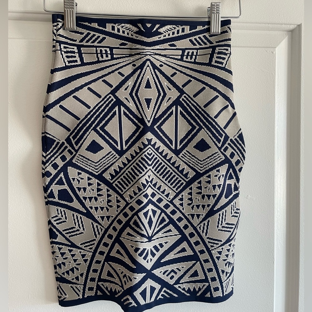 BCBG Maxazria tight, high-waisted skirt size XS